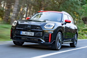 mini countryman lcw review 2024 01 tracking front