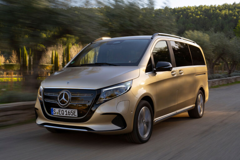 mercedes benz eqv review 2024 01 tracking front