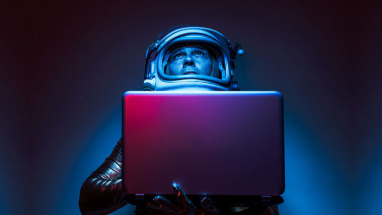 astronaut laptop 800x450
