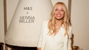 MS SIENNA MILLER 0247