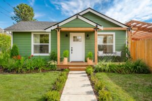 Starter Home FeaturedImage shutterstock 2391626527